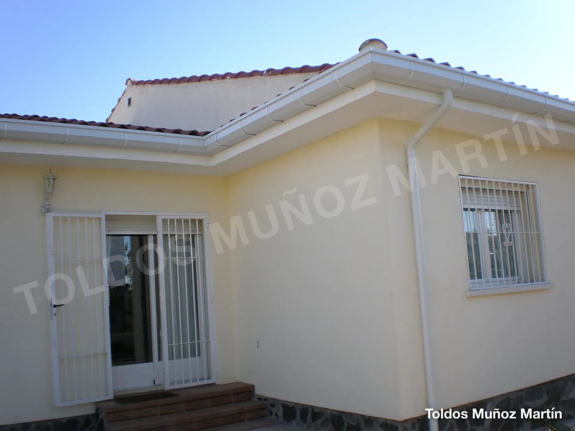 Canalones instalado por Toldos Muñoz Martín – trabajo 2