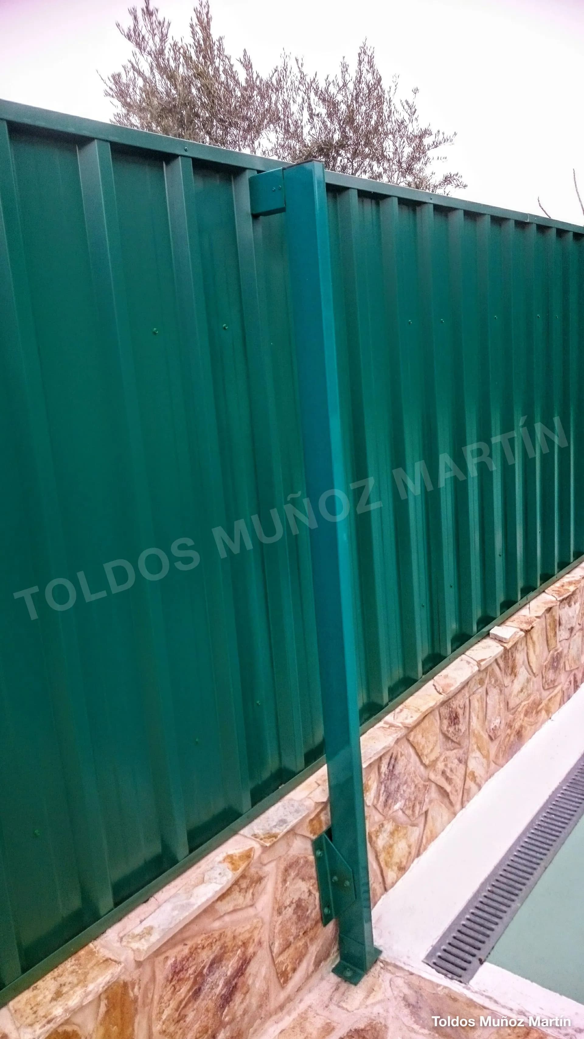 Chapa trapezoidal instalado por Toldos Muñoz Martín – trabajo 6