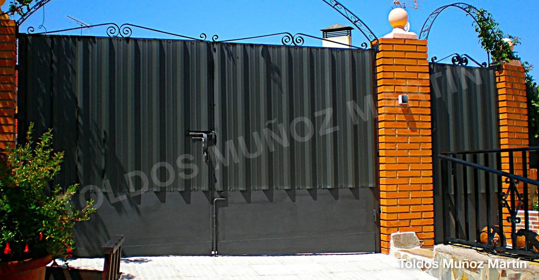Chapa trapezoidal instalado por Toldos Muñoz Martín – trabajo 8