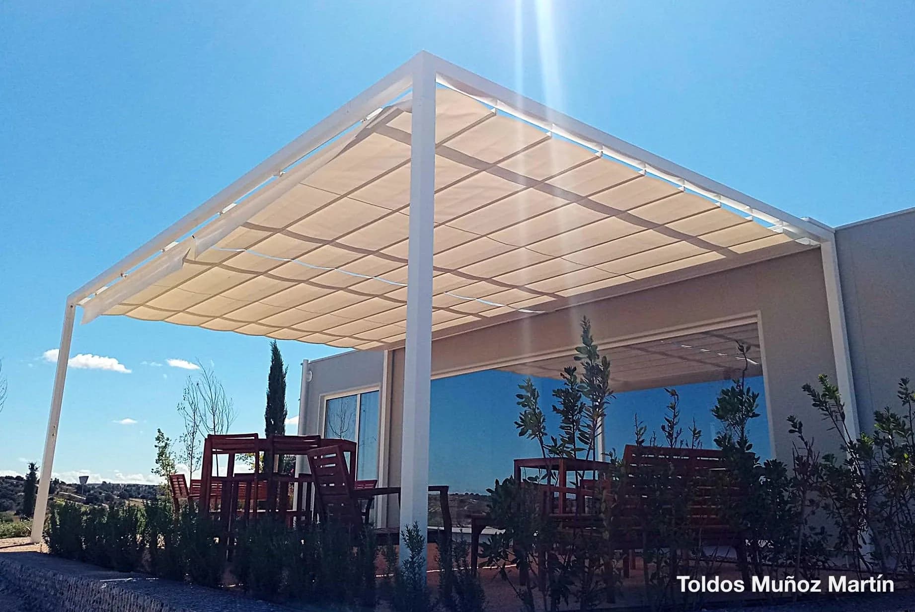 Pérgolas y cerramientos instalados por Toldos Muñoz Martín