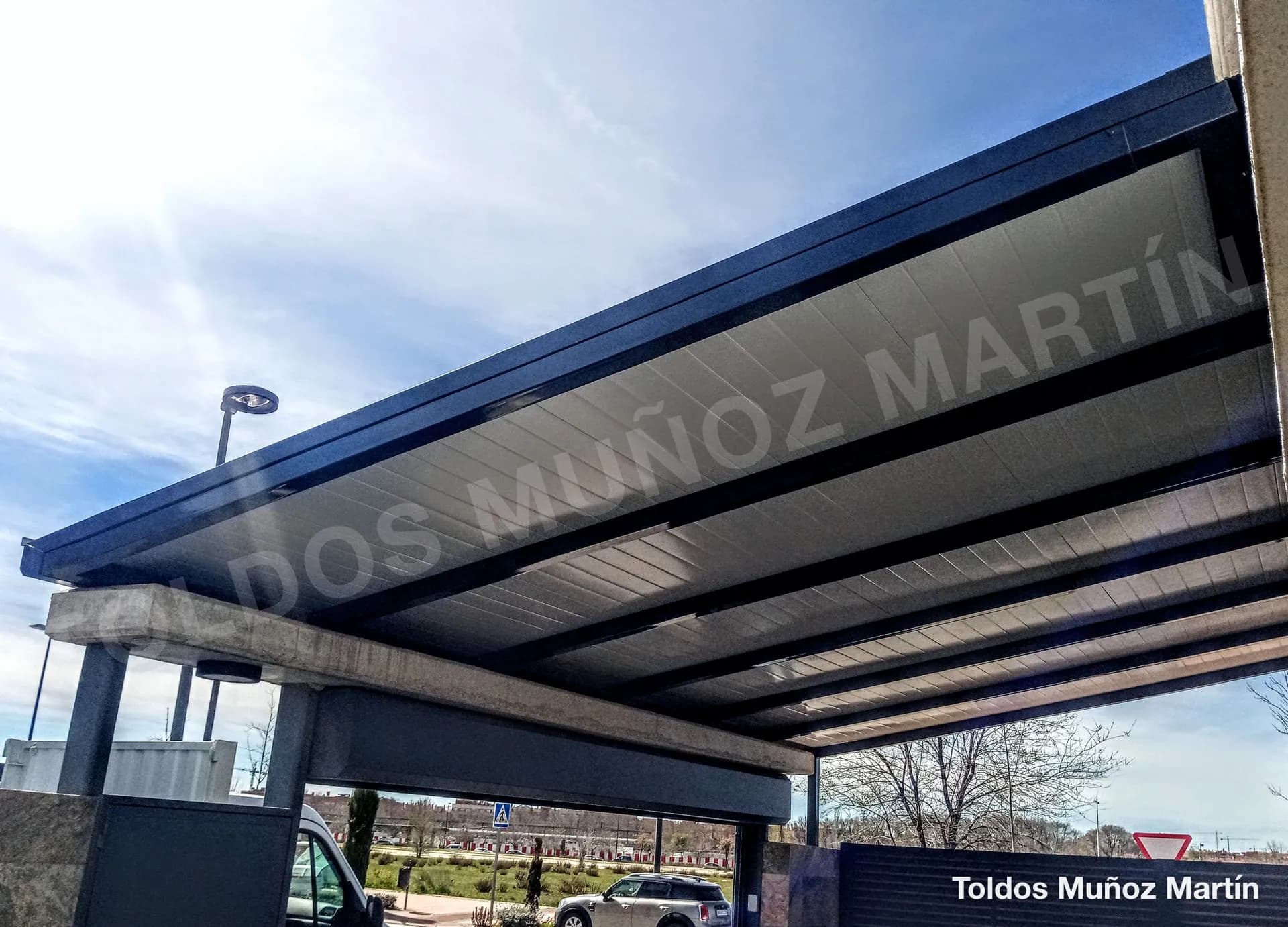 Estructuras de panel sándwich instalado por Toldos Muñoz Martín – trabajo 14