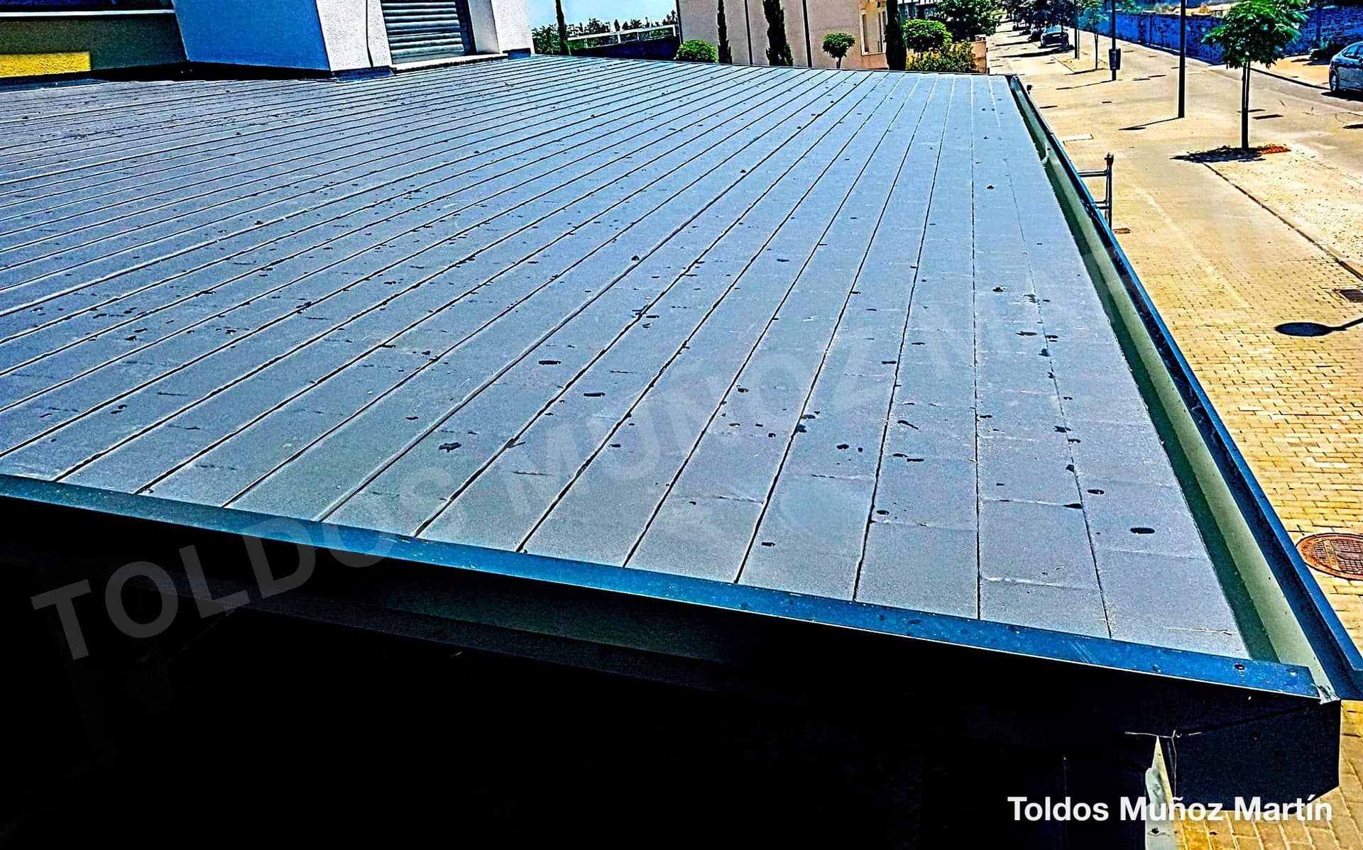 Estructuras de panel sándwich instalado por Toldos Muñoz Martín – trabajo 16
