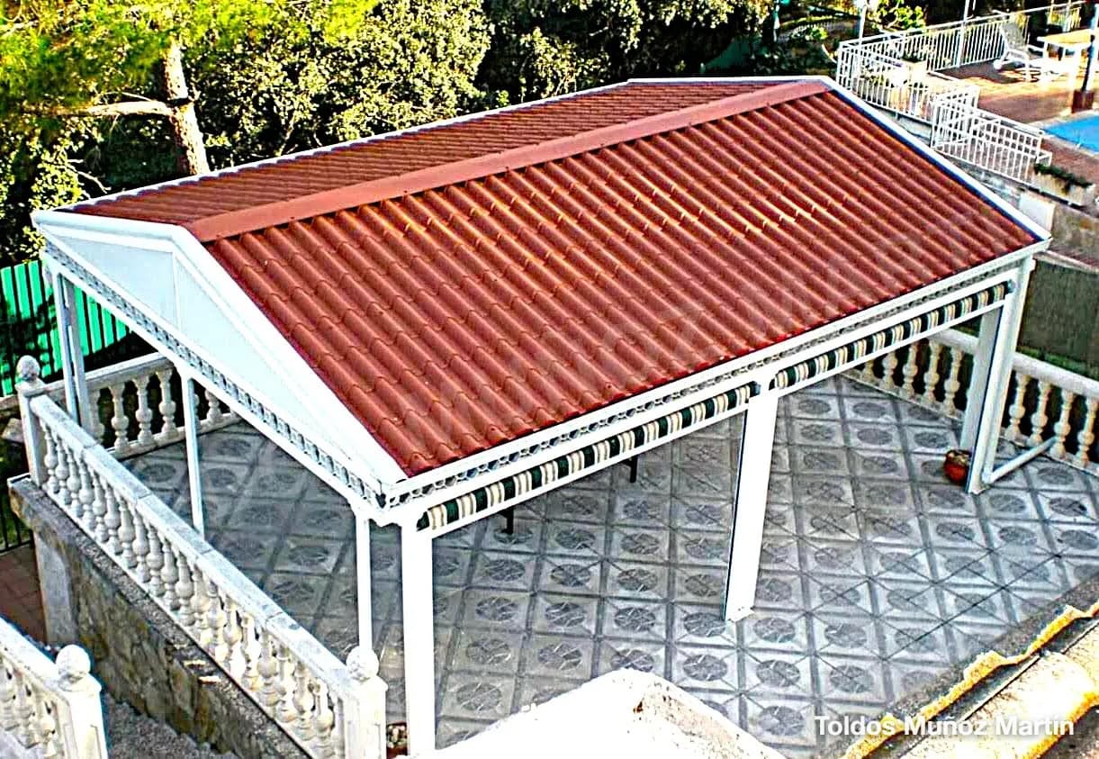 Estructuras de panel sándwich instalado por Toldos Muñoz Martín – trabajo 21