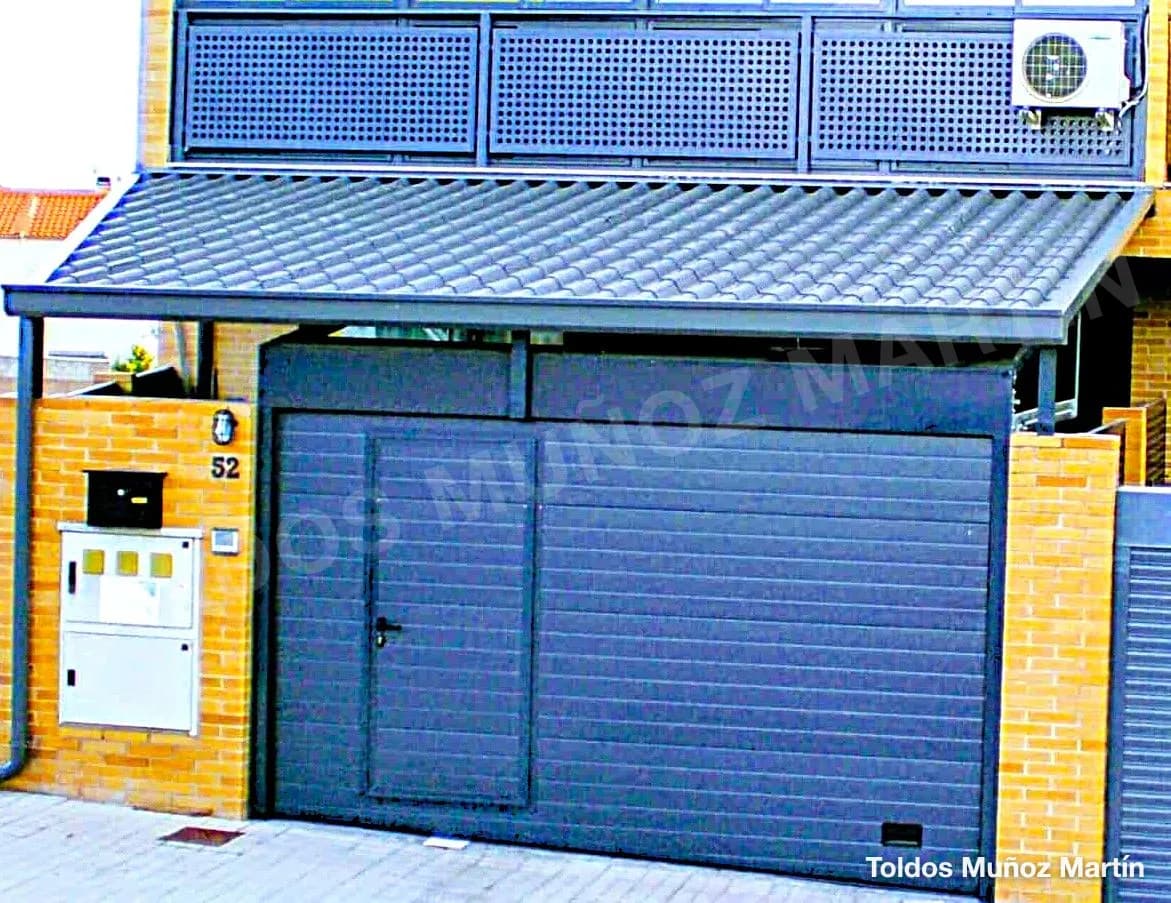 Estructuras de panel sándwich instalado por Toldos Muñoz Martín – trabajo 22