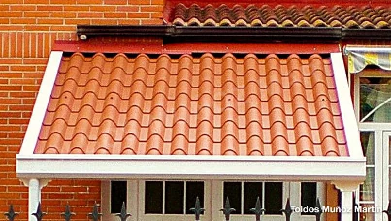 Estructuras de panel sándwich instalado por Toldos Muñoz Martín – trabajo 23