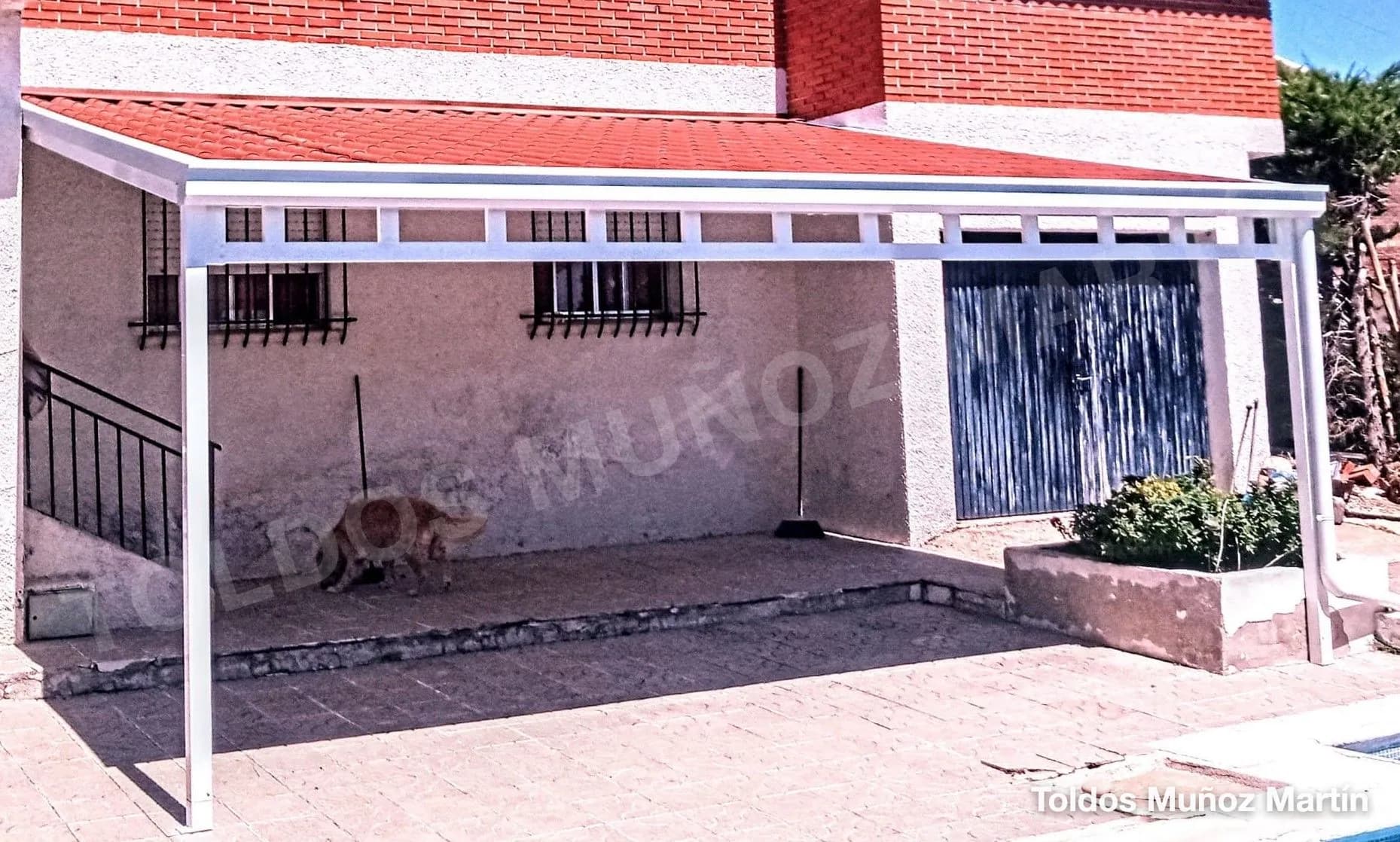 Estructuras de panel sándwich instalado por Toldos Muñoz Martín – trabajo 26
