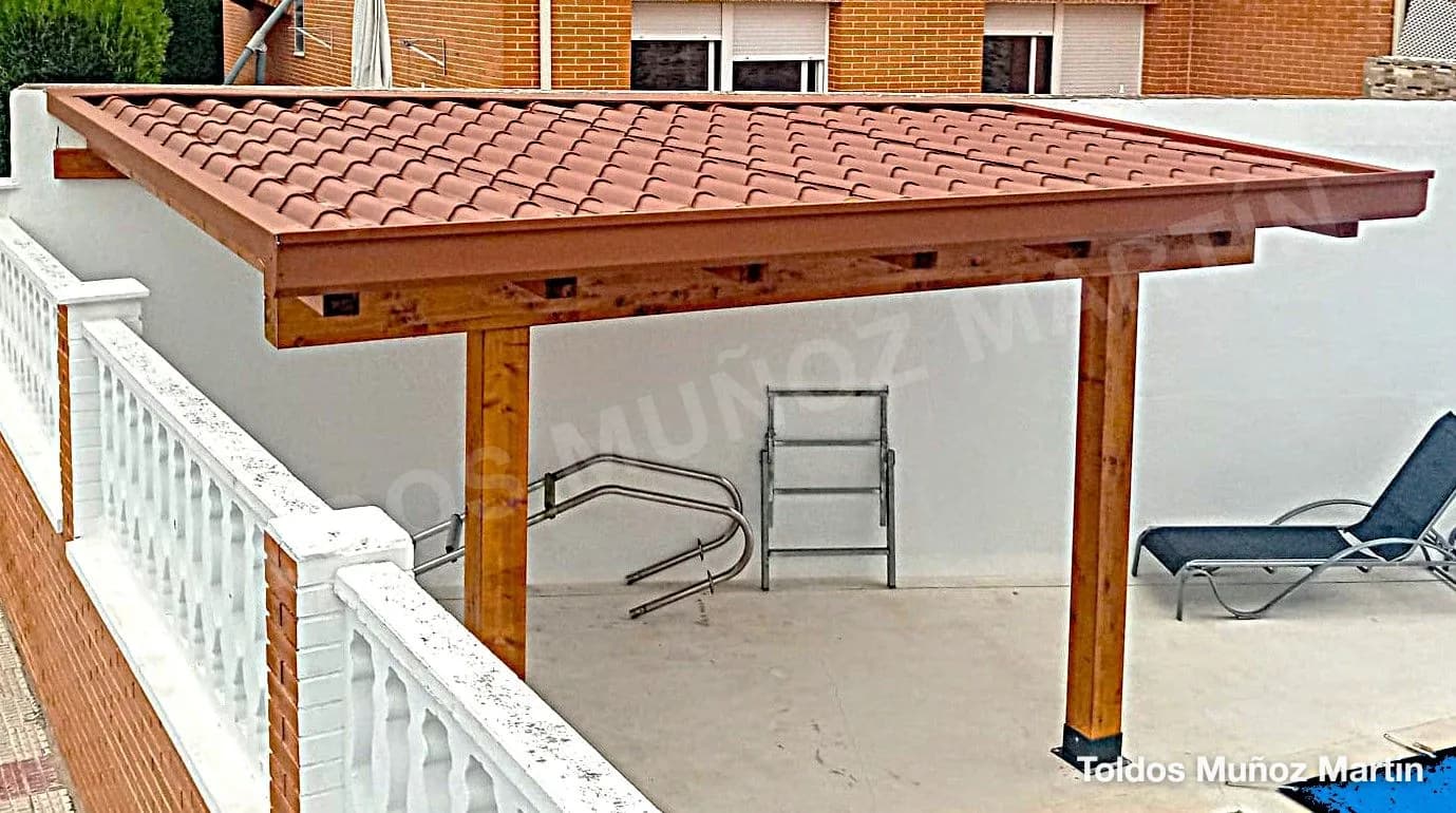 Estructuras de panel sándwich instalado por Toldos Muñoz Martín – trabajo 30