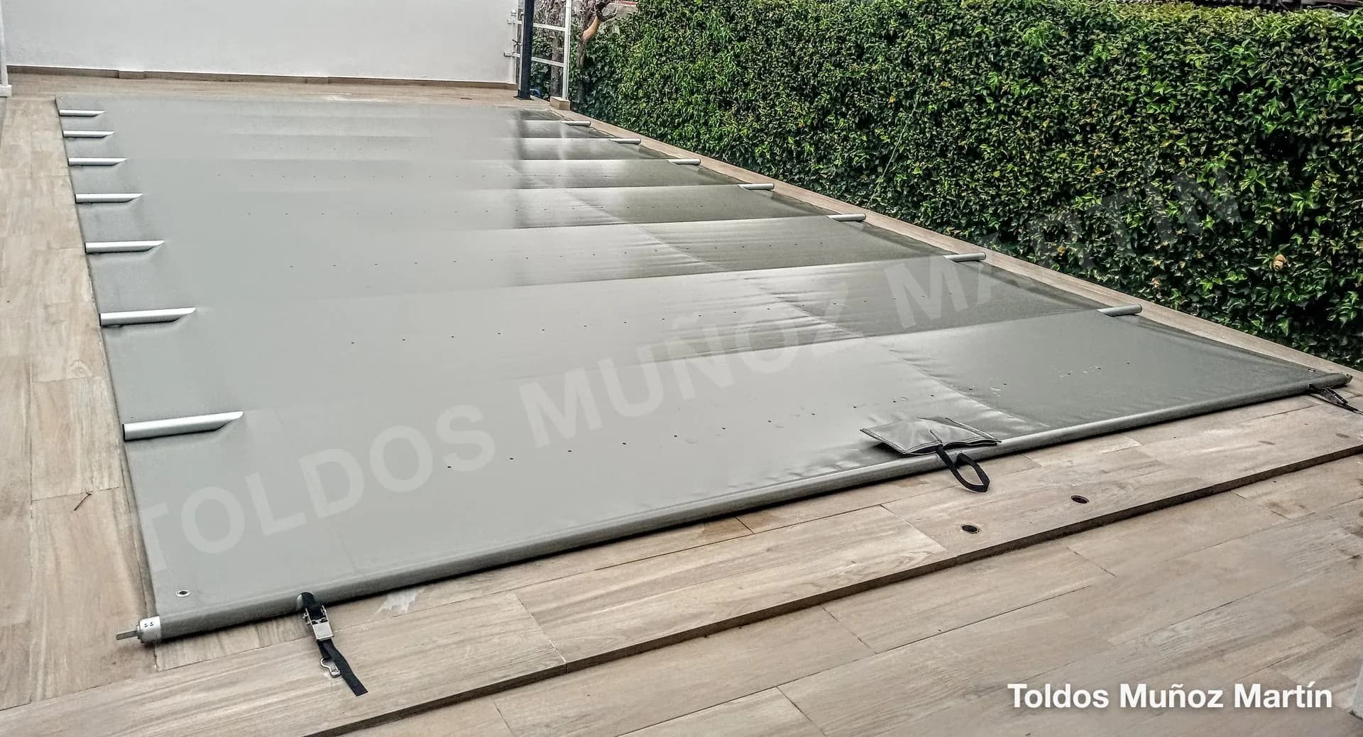 Lonas para piscinas instalado por Toldos Muñoz Martín – trabajo 1