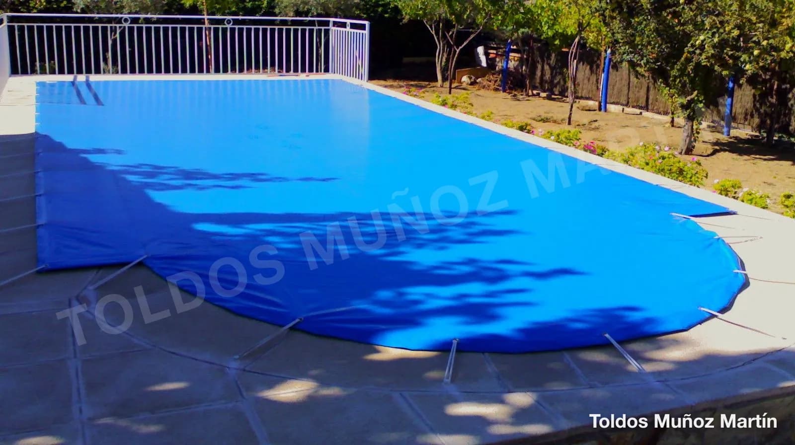 Lonas para piscinas instalado por Toldos Muñoz Martín – trabajo 5