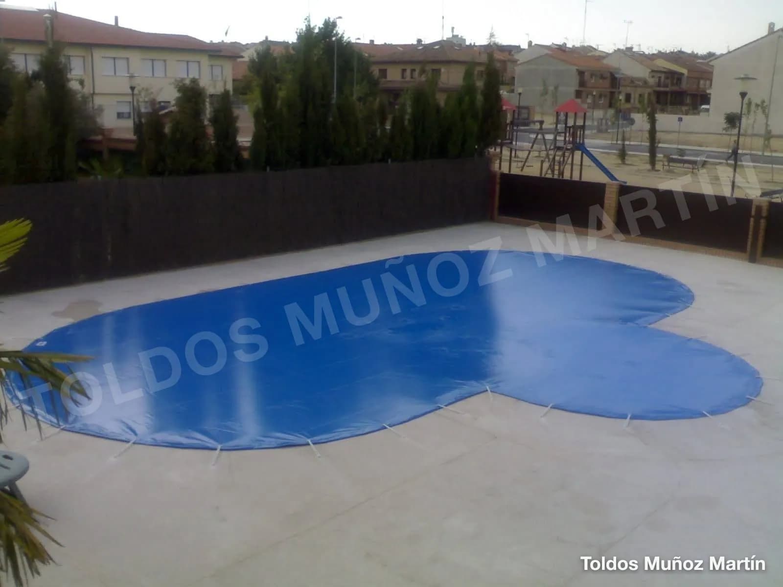 Lonas para piscinas instalado por Toldos Muñoz Martín – trabajo 6