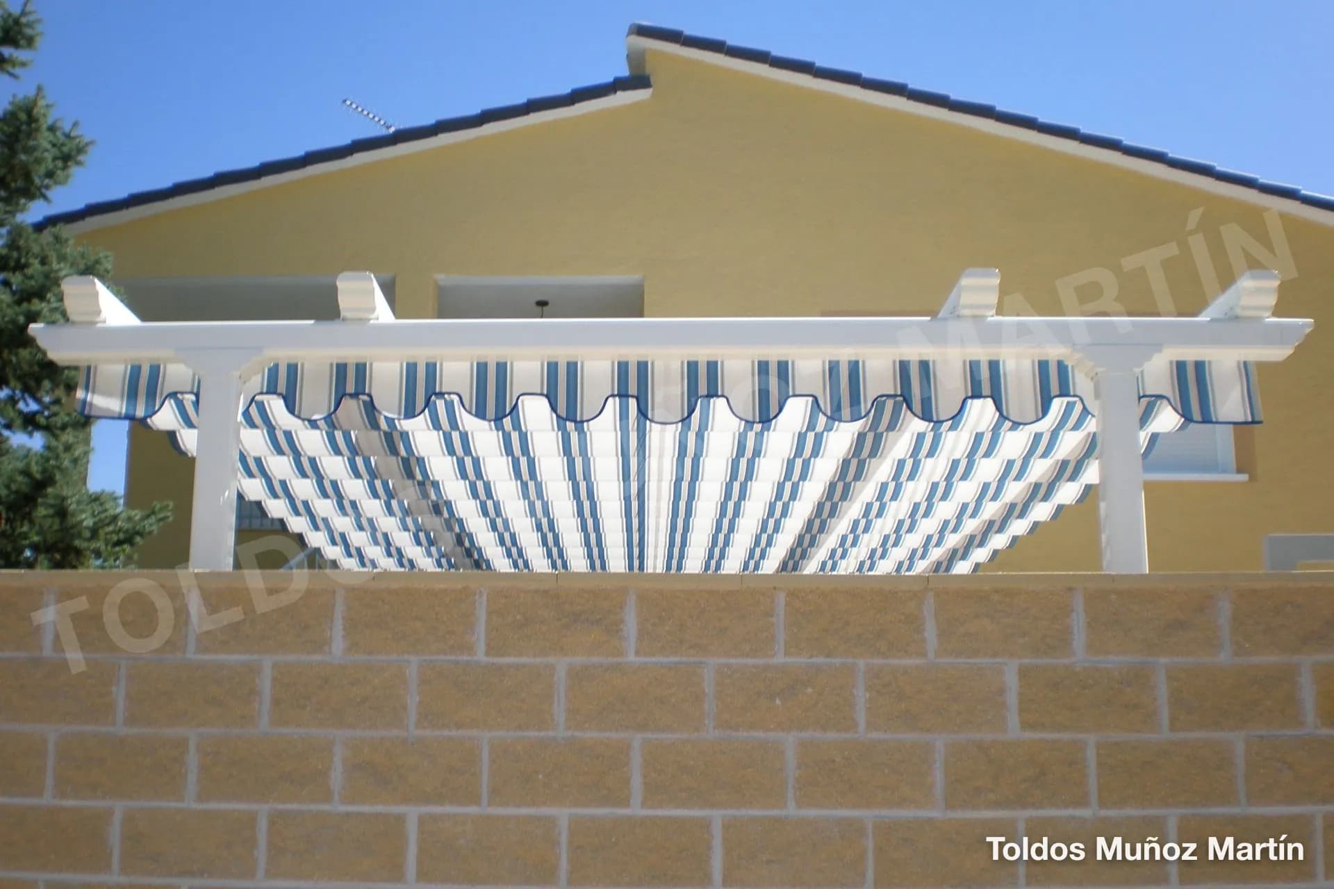 Pérgolas instalado por Toldos Muñoz Martín – trabajo 5