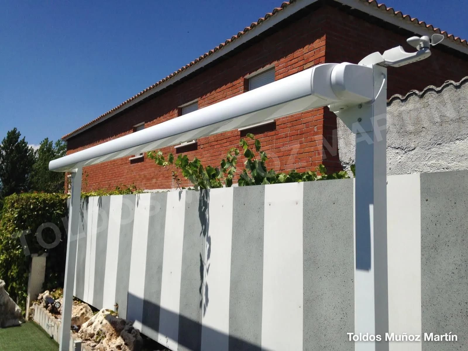 Toldos cofre instalado por Toldos Muñoz Martín – trabajo 5