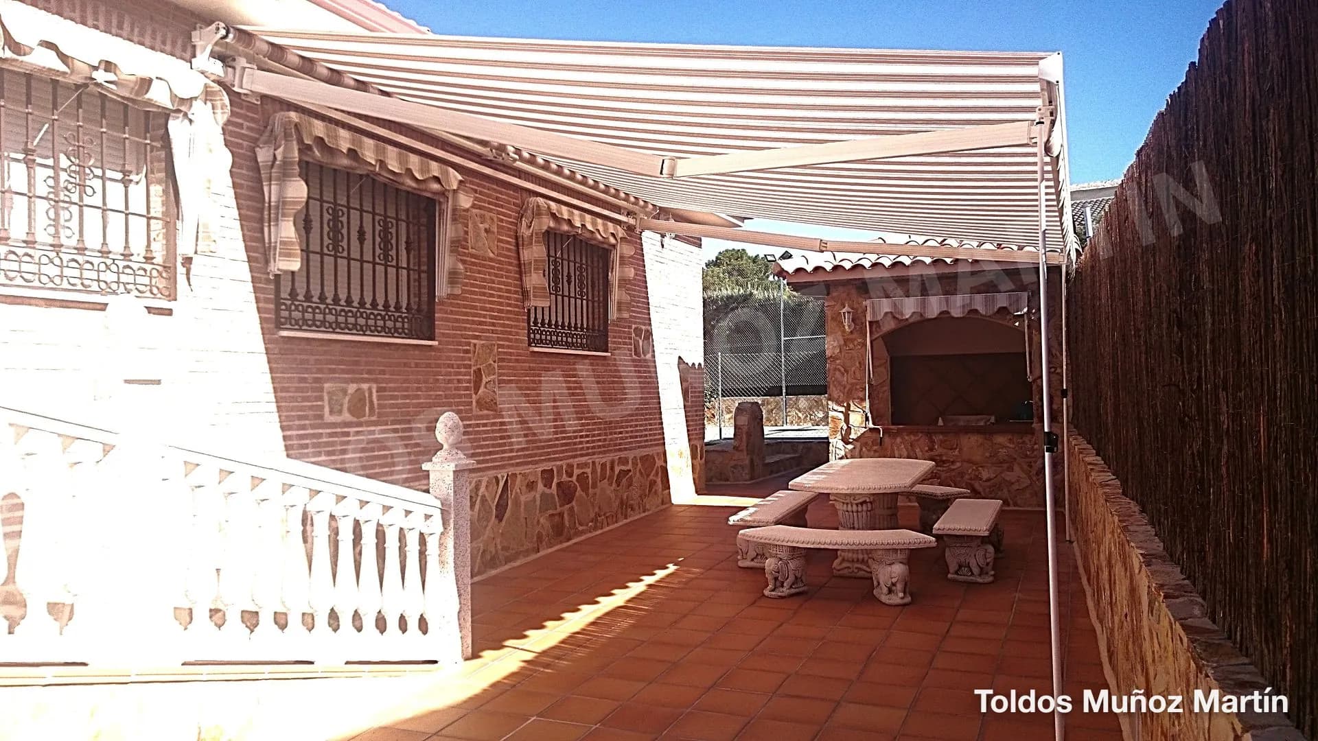 Toldos extensibles instalado por Toldos Muñoz Martín – trabajo 1