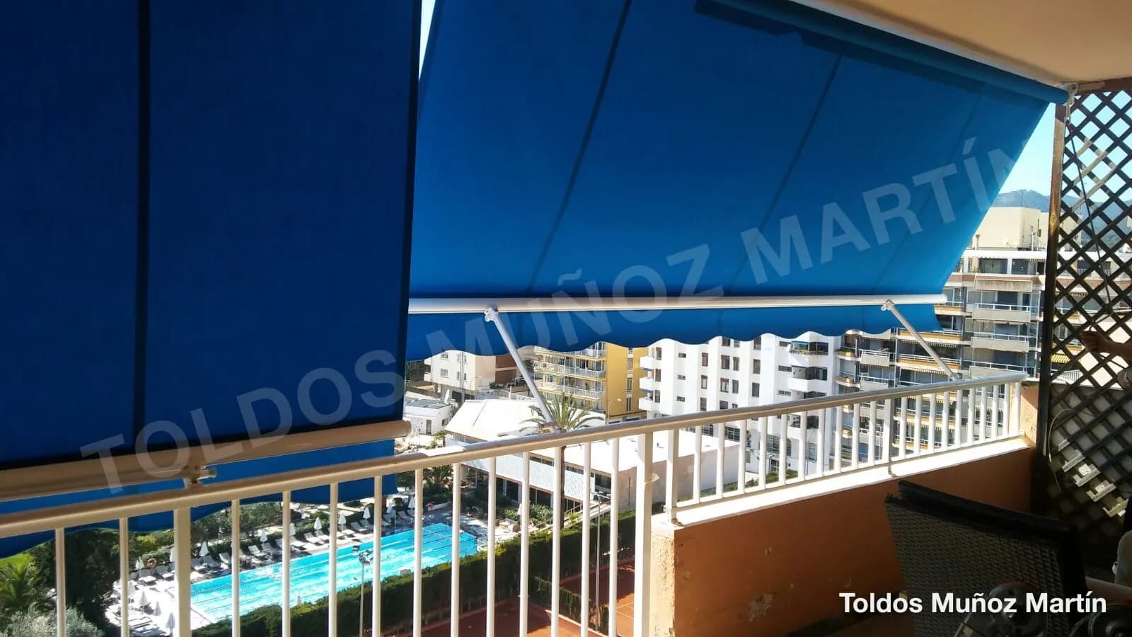 Toldos stor de barandilla instalado por Toldos Muñoz Martín – trabajo 1