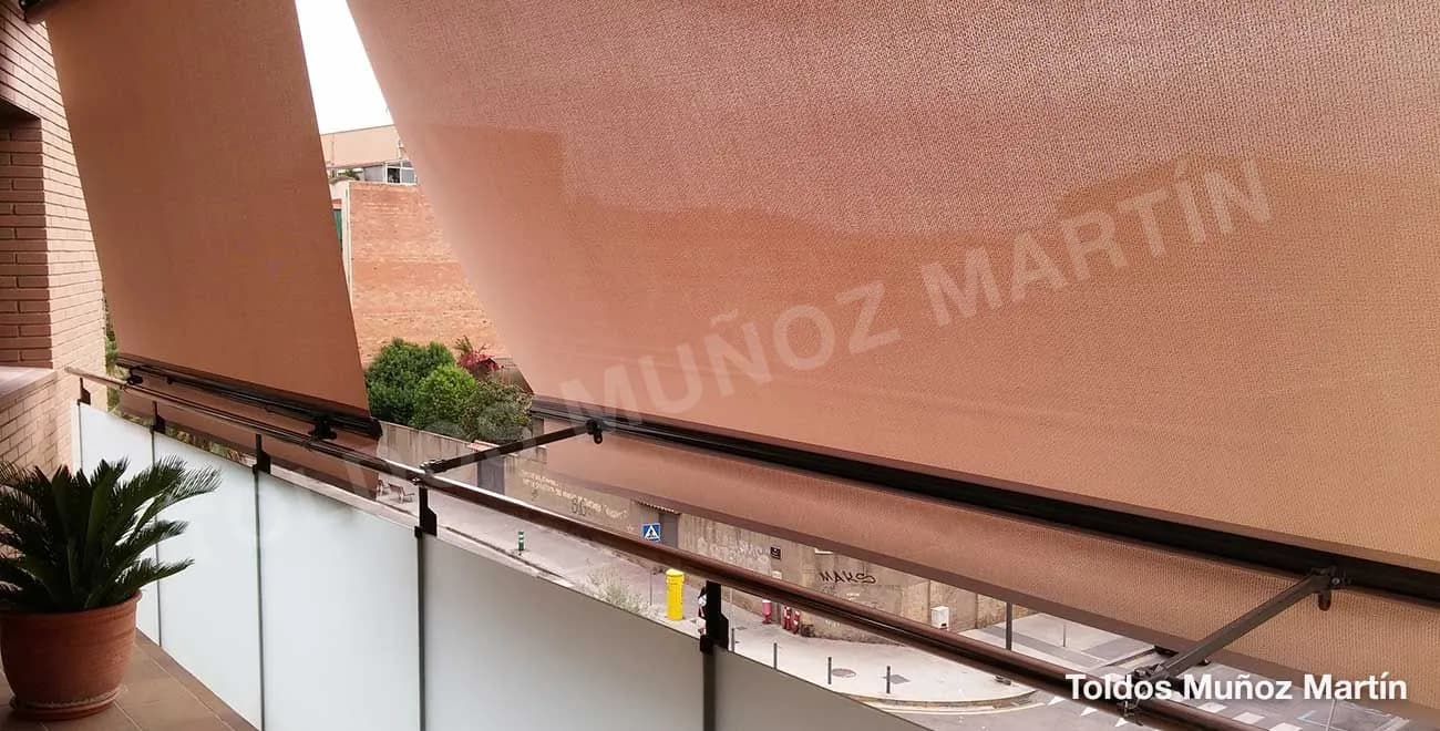 Toldos stor de barandilla instalado por Toldos Muñoz Martín – trabajo 3
