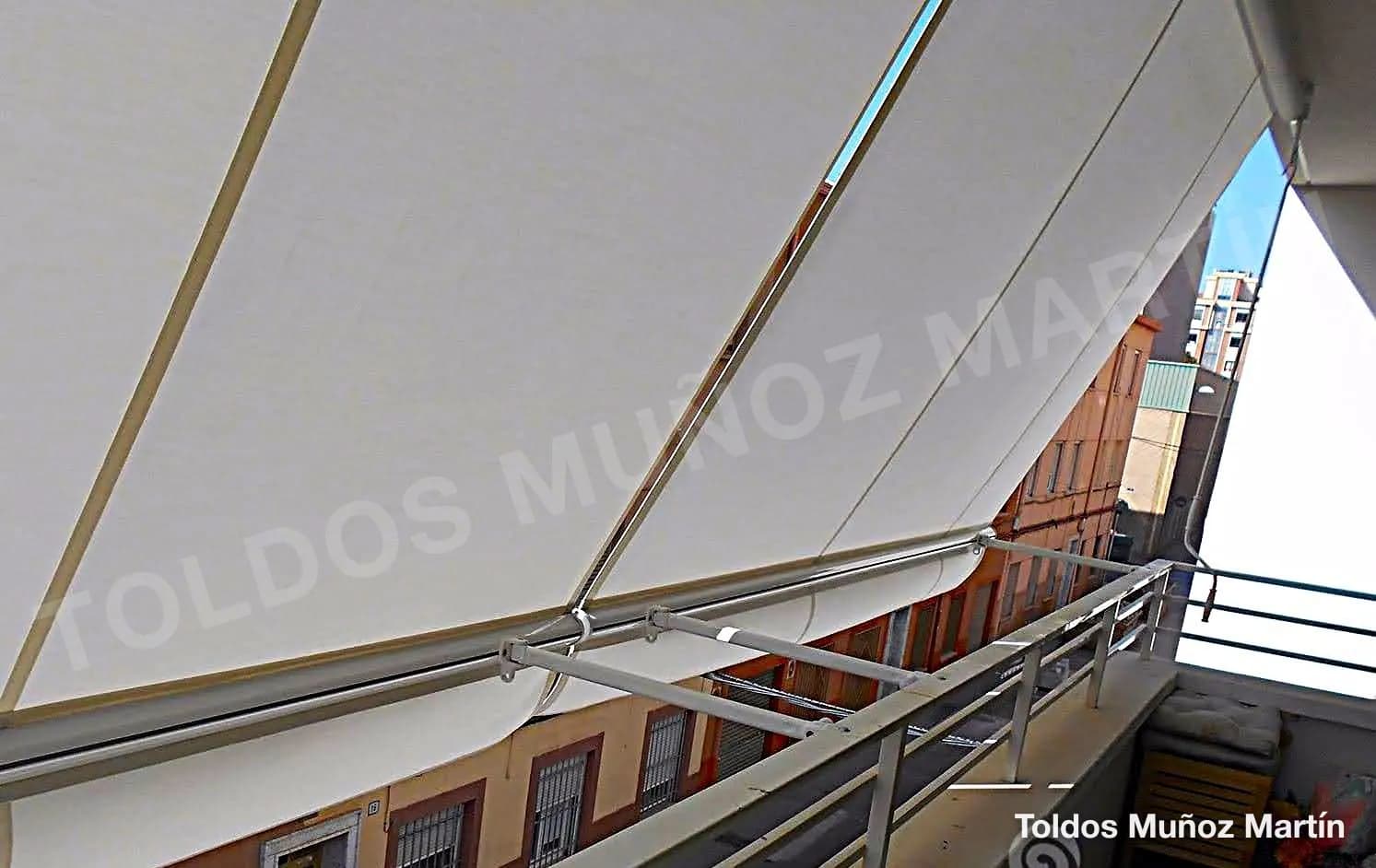 Toldos stor de barandilla instalado por Toldos Muñoz Martín – trabajo 4